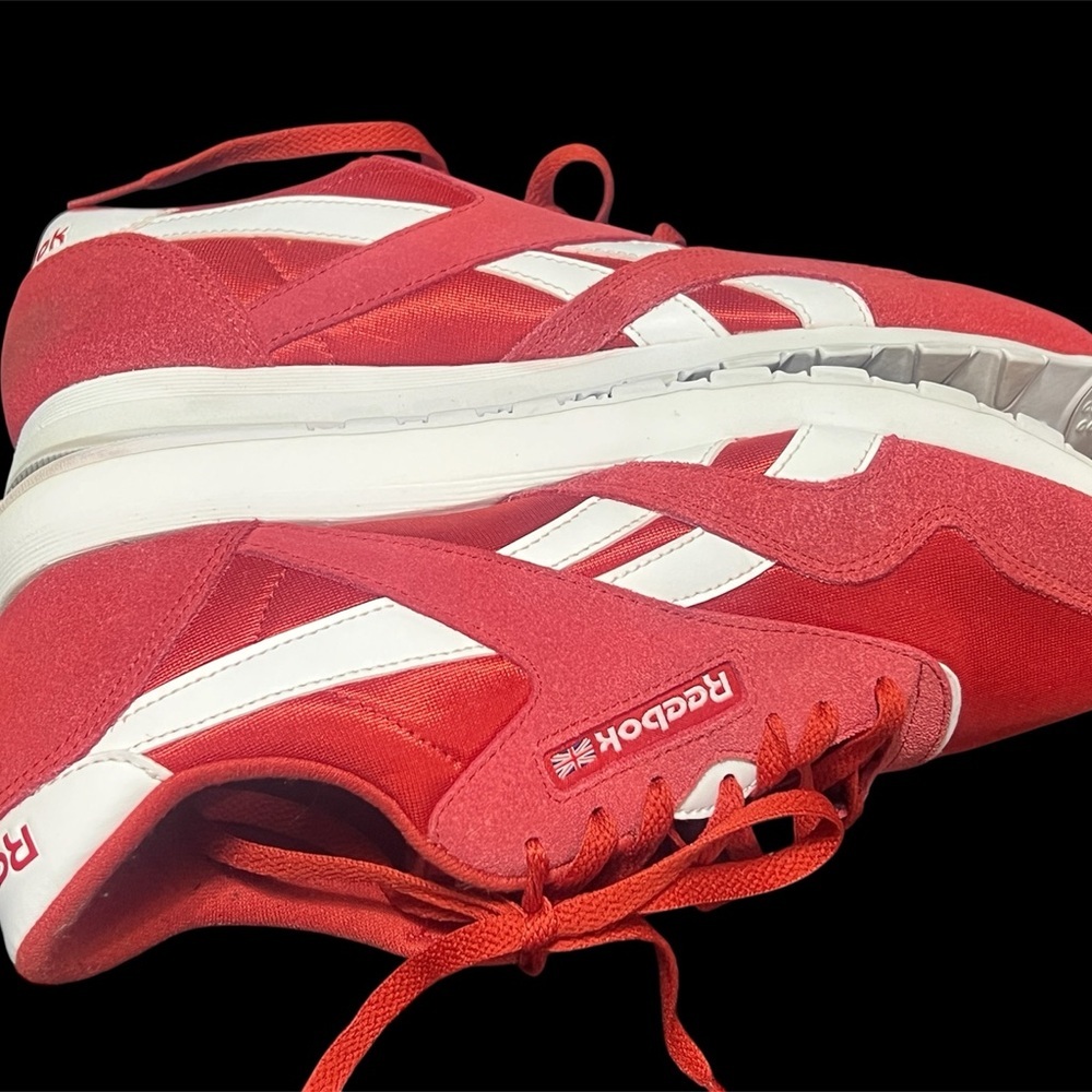 Reebok Red and White Retro Runner Sneakers size 9 - Picture 5 of 6